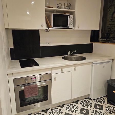 Maison De Village Meublee Avec Terrasse Donzère Exteriér fotografie
