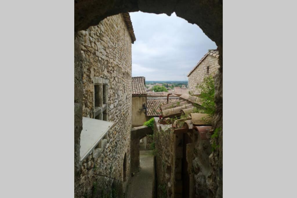Maison De Village Meublee Avec Terrasse Donzère Exteriér fotografie