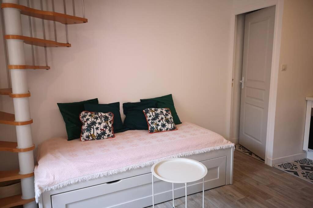 Maison De Village Meublee Avec Terrasse Donzère Exteriér fotografie