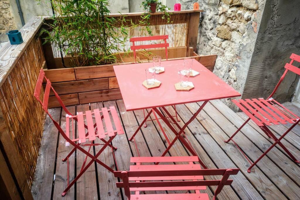 Maison De Village Meublee Avec Terrasse Donzère Exteriér fotografie