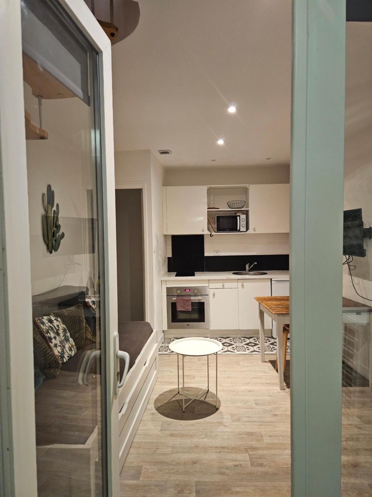 Maison De Village Meublee Avec Terrasse Donzère Exteriér fotografie